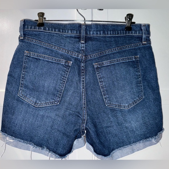 GAP WOMENS SHORTS 30” Waist Denim Jeans Cuffed Fraying size 5/6 EUC! - Picture 4 of 5